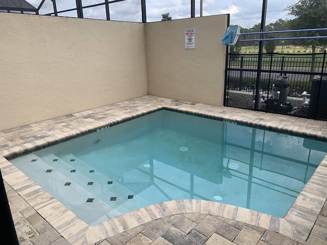 view of swimming pool