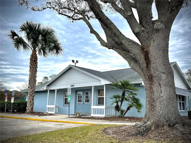 view of front of property featuring a porch