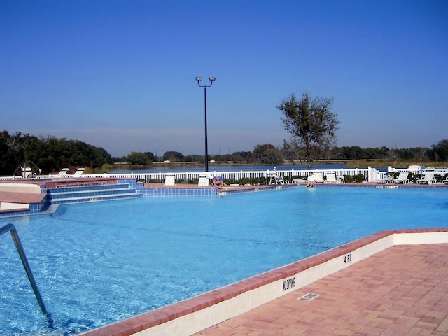 view of swimming pool