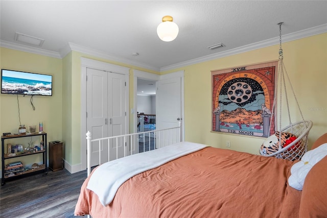 bedroom featuring a closet, dark hardwood / wood-style floors, and crown molding