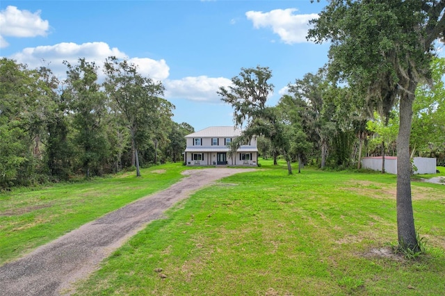 view of front of house featuring a front yard