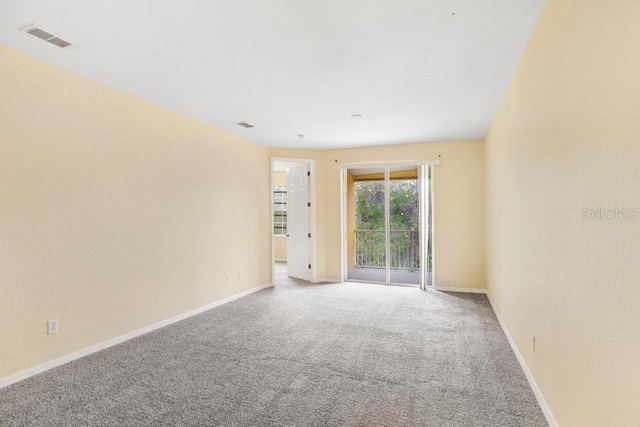 unfurnished room with carpet