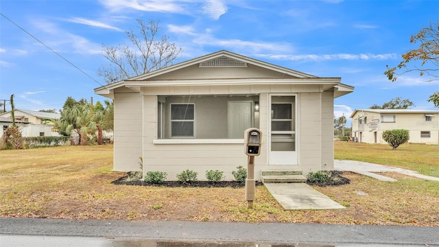 view of front of property with a front yard