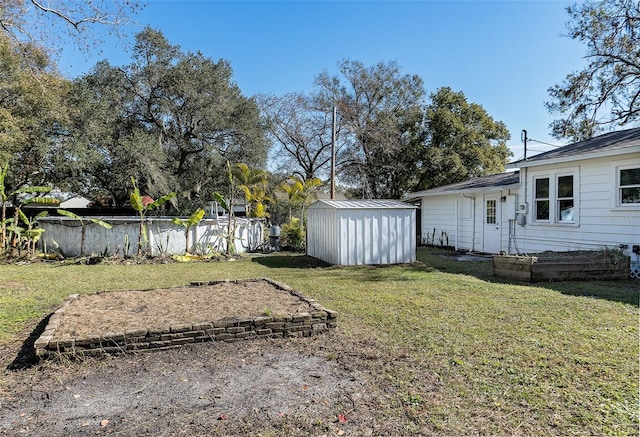 view of yard with a shed