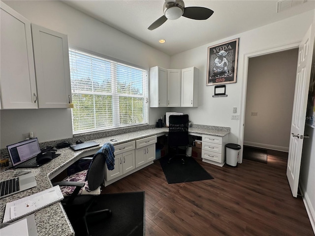 office area featuring dark wood-type flooring, ceiling fan, and built in desk