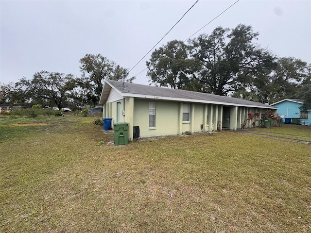 view of front of property with a front yard