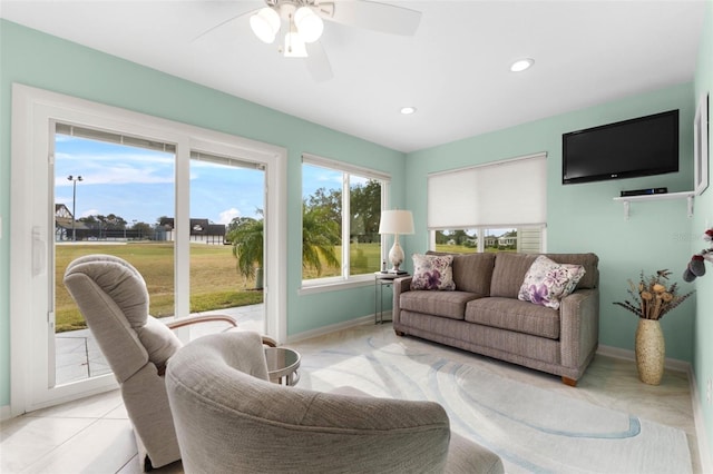 sunroom with ceiling fan