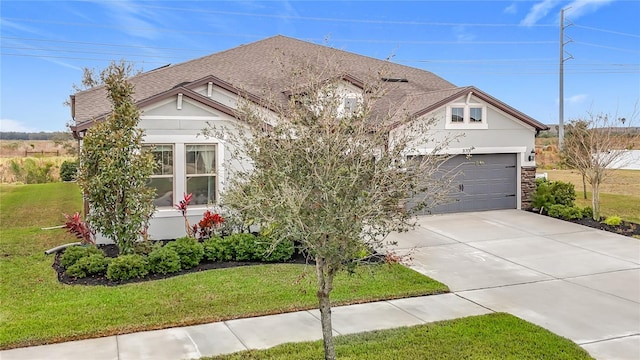 view of front of house featuring a garage and a front yard