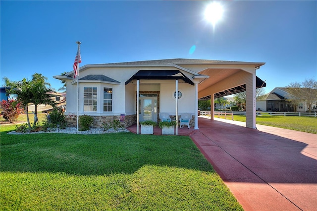 view of front facade featuring a carport and a front yard