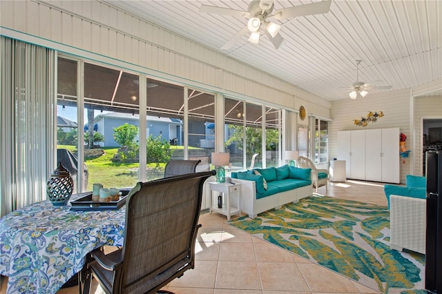 sunroom / solarium with ceiling fan