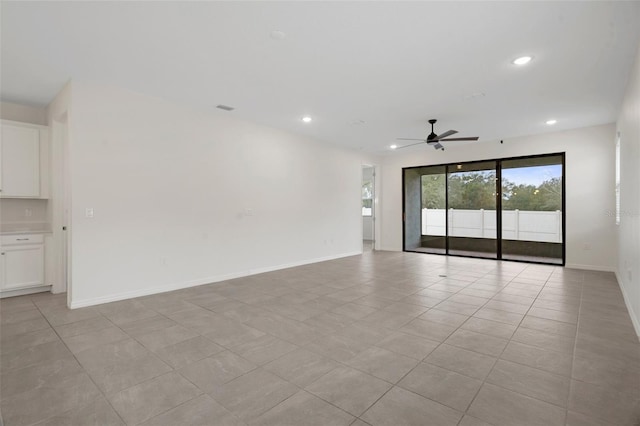 unfurnished room featuring light tile patterned flooring and ceiling fan