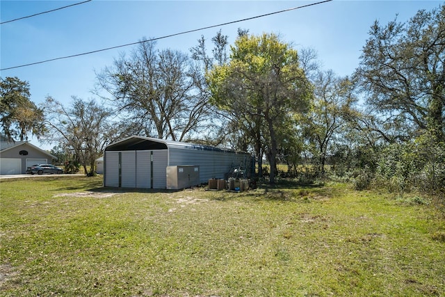 view of yard featuring a carport