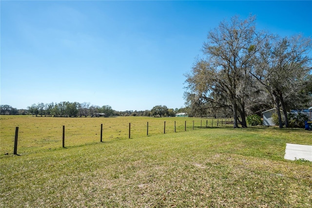 view of yard featuring a rural view