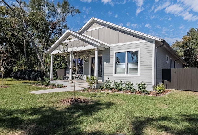 view of front of house featuring a porch and a front yard