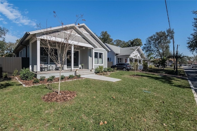 view of front facade featuring a porch and a front yard