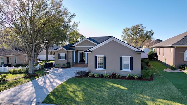 view of front of house featuring a front yard