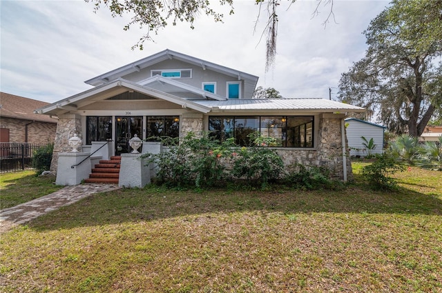 view of front of house featuring a front yard