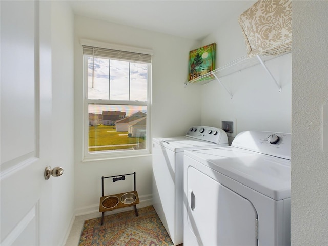 laundry room with laundry area, baseboards, and independent washer and dryer