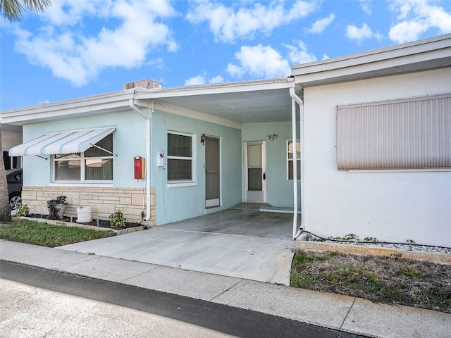 view of front of home featuring a carport