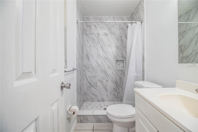 bathroom with vanity, toilet, and curtained shower