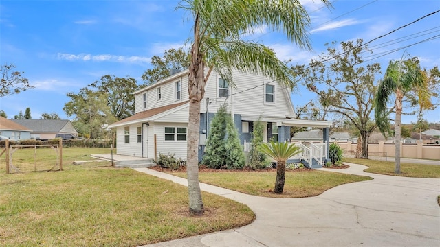 view of front of property featuring a front yard and a porch