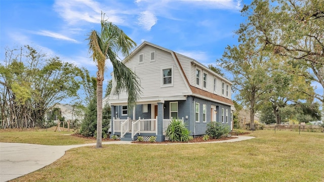 view of front of property featuring a front lawn and covered porch