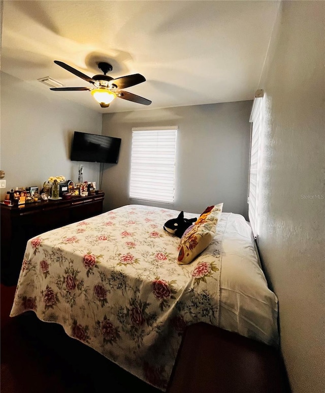 bedroom featuring ceiling fan