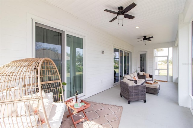 sunroom with ceiling fan