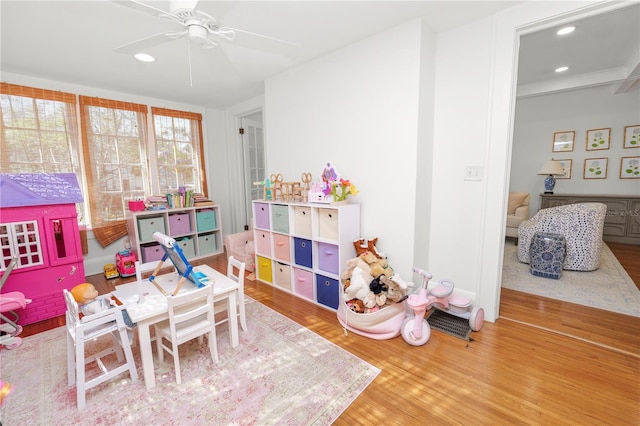 playroom with hardwood / wood-style flooring and ceiling fan