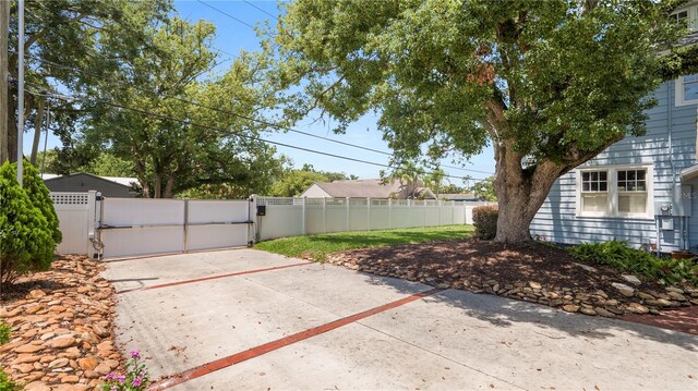 2016 Seminole Trl, Lakeland, FL 33803 - view of yard featuring a gate