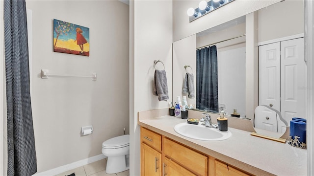 bathroom with tile patterned floors, a shower with curtain, toilet, baseboards, and vanity