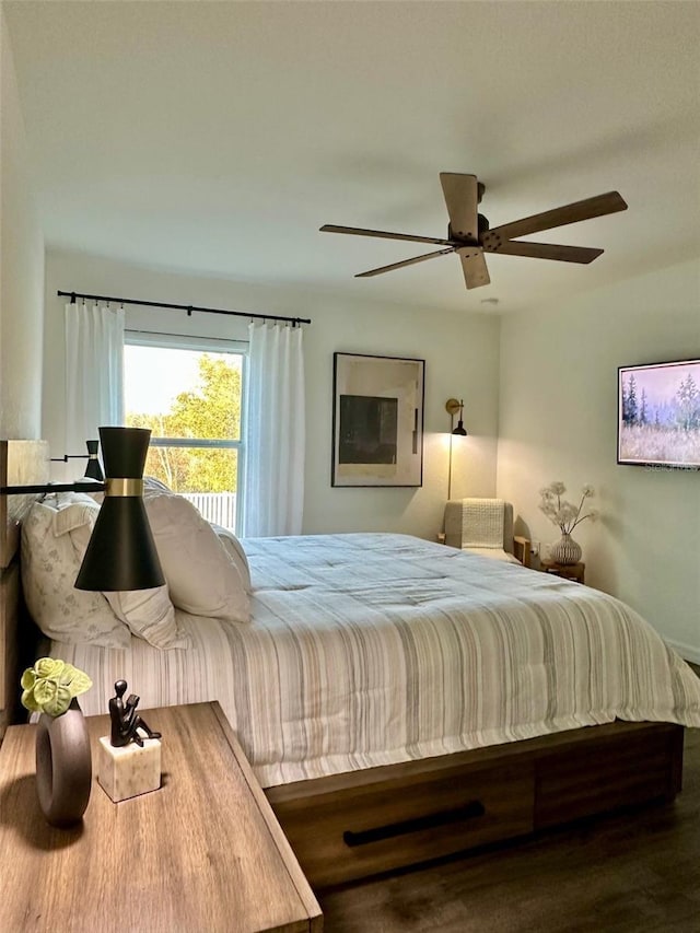 bedroom with ceiling fan