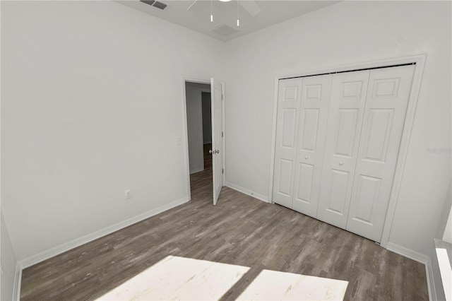 unfurnished bedroom featuring ceiling fan, a closet, and light hardwood / wood-style flooring