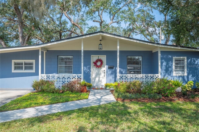 view of front of house featuring a front yard and covered porch