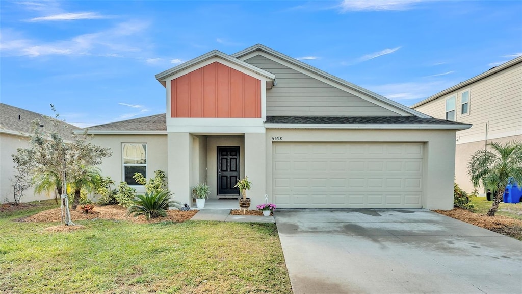 view of front facade featuring a garage and a front yard