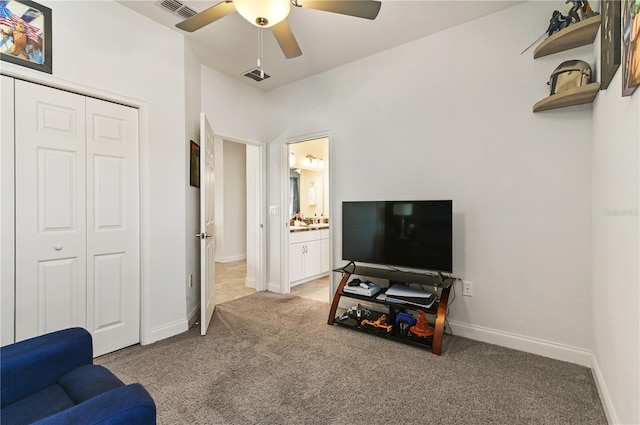 carpeted living room featuring ceiling fan