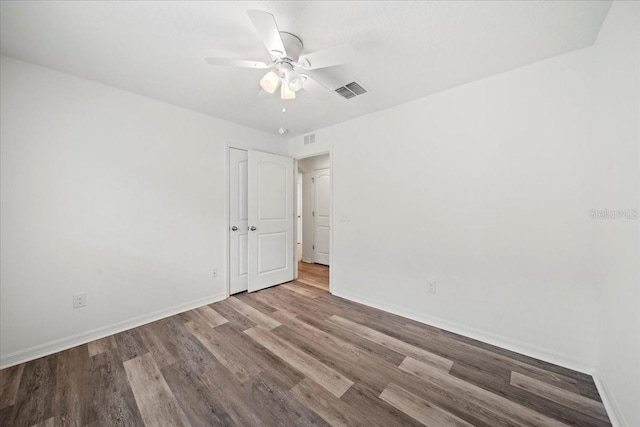 empty room with light hardwood / wood-style floors and ceiling fan