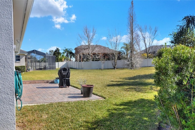 view of yard featuring a patio