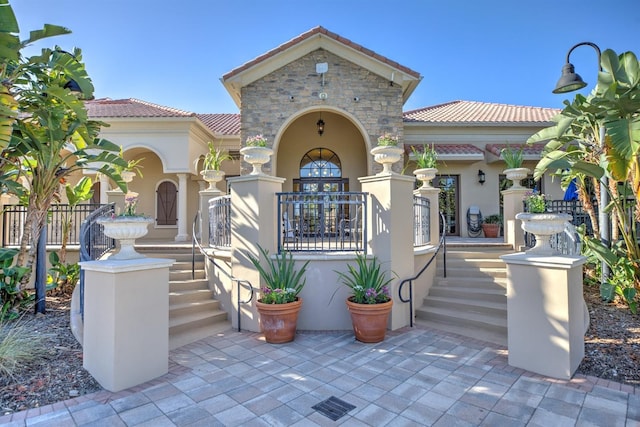 view of front facade featuring a patio area