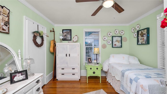 bedroom featuring crown molding, hardwood / wood-style floors, and ceiling fan