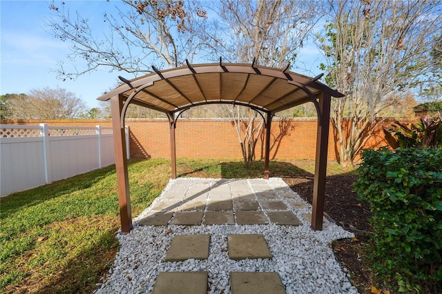 view of yard with a patio area