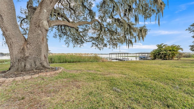 view of yard featuring a water view