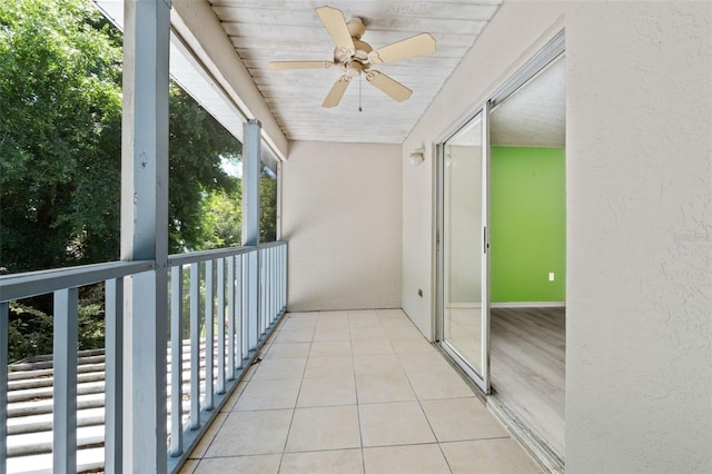 balcony featuring ceiling fan