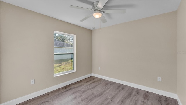 empty room featuring light hardwood / wood-style floors and ceiling fan