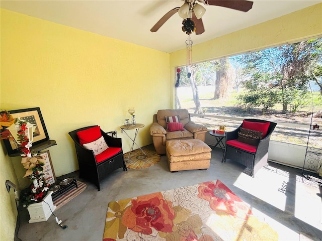 sunroom with ceiling fan