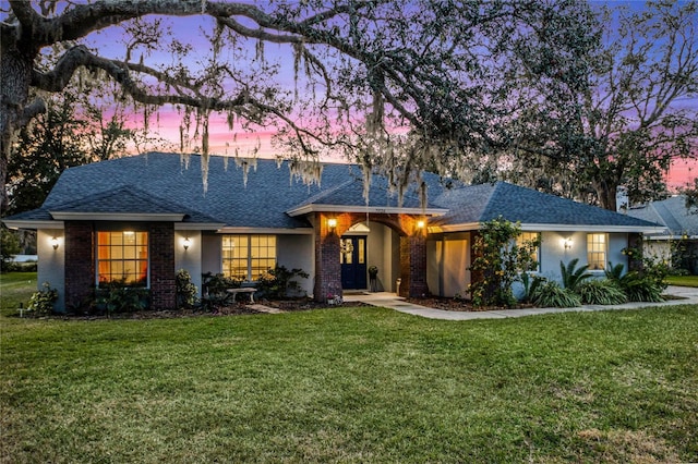 view of front of house featuring a yard