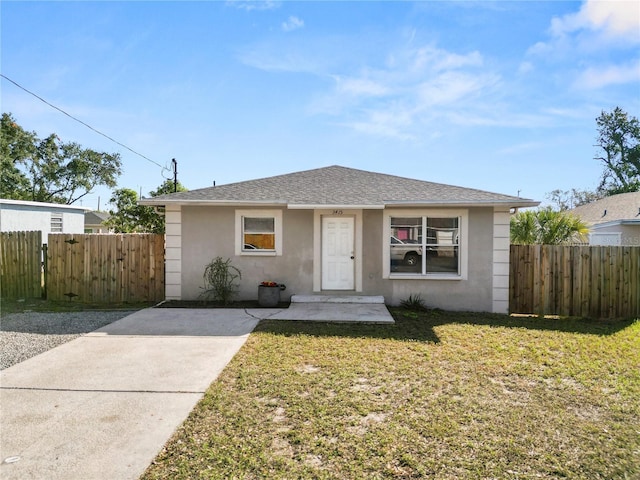 view of front of home with a front lawn