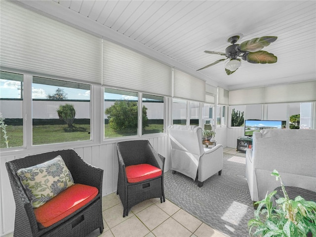 sunroom featuring ceiling fan