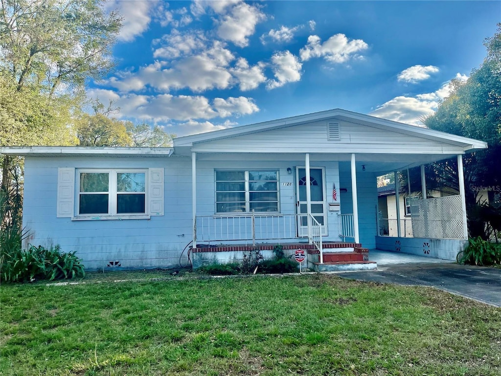 1128 Olive St, Lakeland, FL 33815 - view of front facade with a porch and a front yard