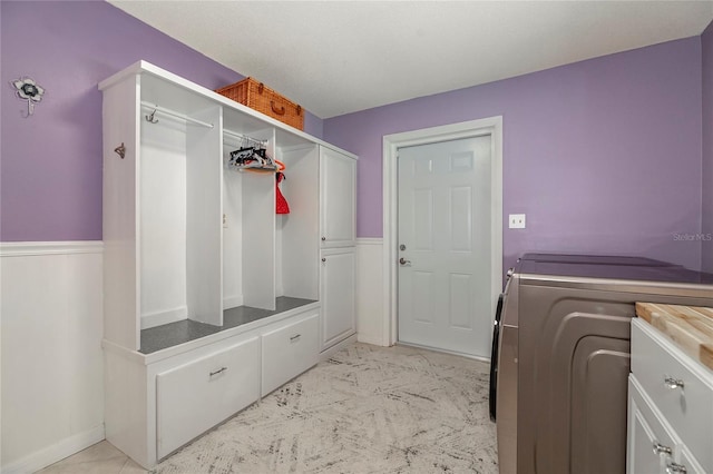 mudroom featuring washing machine and clothes dryer